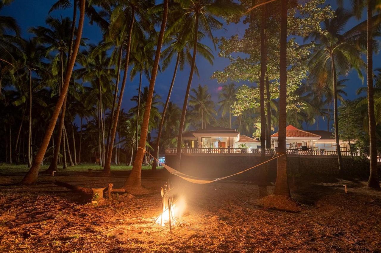 Casa Del Mer By Stayvista - Nearby Beach With, Sea-View Rooms & Coconut Farm อลีบาก ภายนอก รูปภาพ