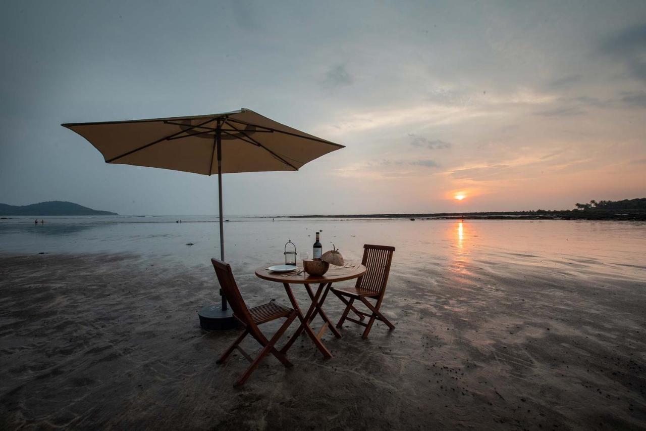 Casa Del Mer By Stayvista - Nearby Beach With, Sea-View Rooms & Coconut Farm อลีบาก ภายนอก รูปภาพ